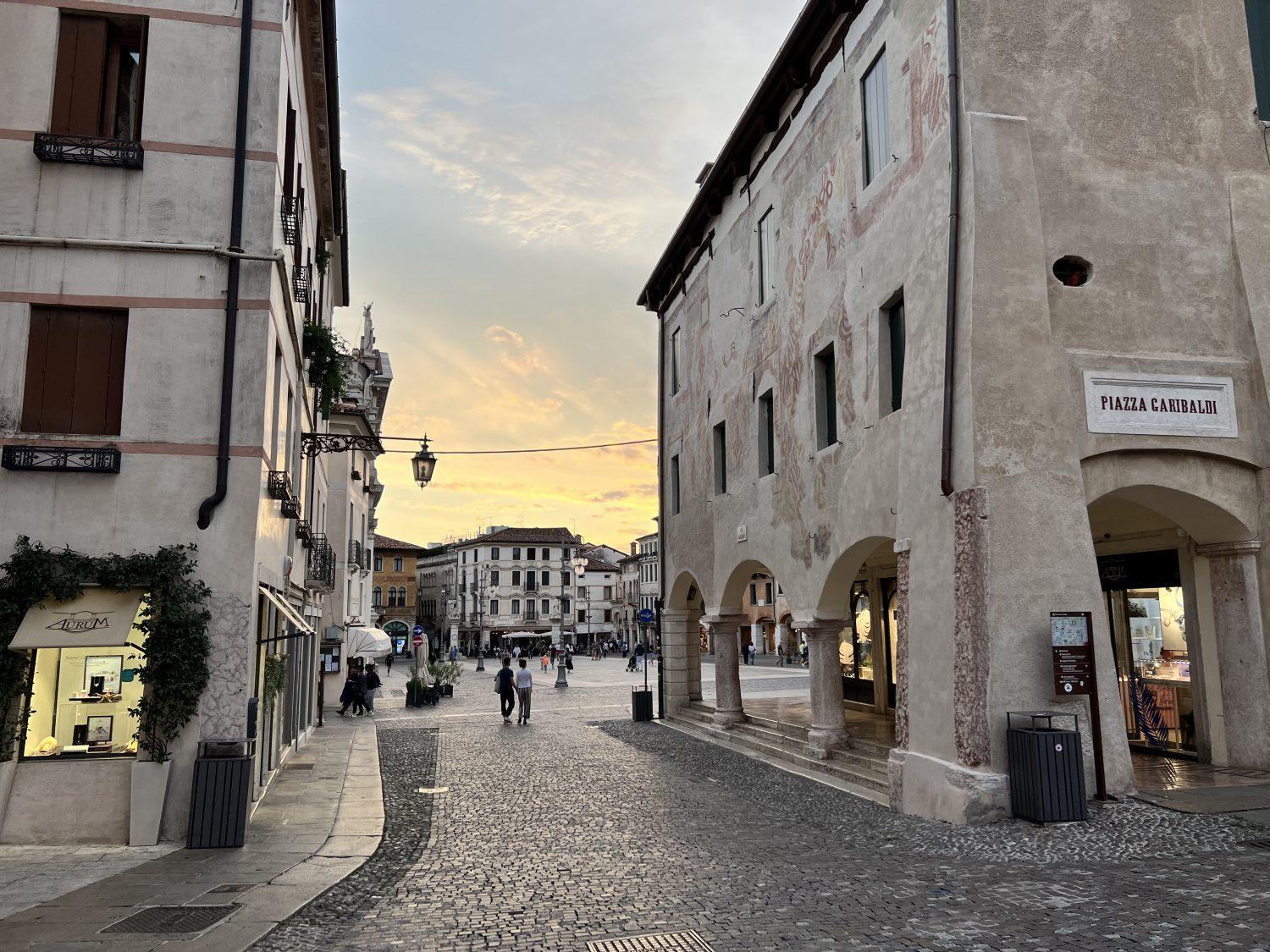 Ponte Vecchio, Elegante Appartamento A Due Passi Dal Centro Bassano del Grappa Eksteriør bilde
